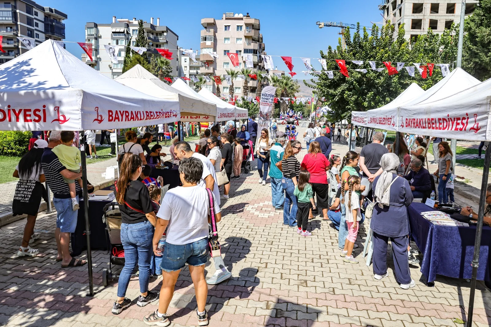 BAYRAKLIâDA  KARÄ°KATÃR VE ÃOCUK ÅENLÄ°ÄÄ° (14)-1790606656170.webp